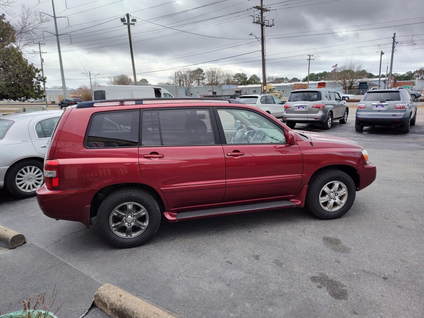 2004 Red Toyota Highlander (JTEEP21A840) , Automatic transmission, located at 5700 Curlew Drive, Norfolk, VA, 23502, (757) 455-6330, 36.841885, -76.209412 - Photo#17